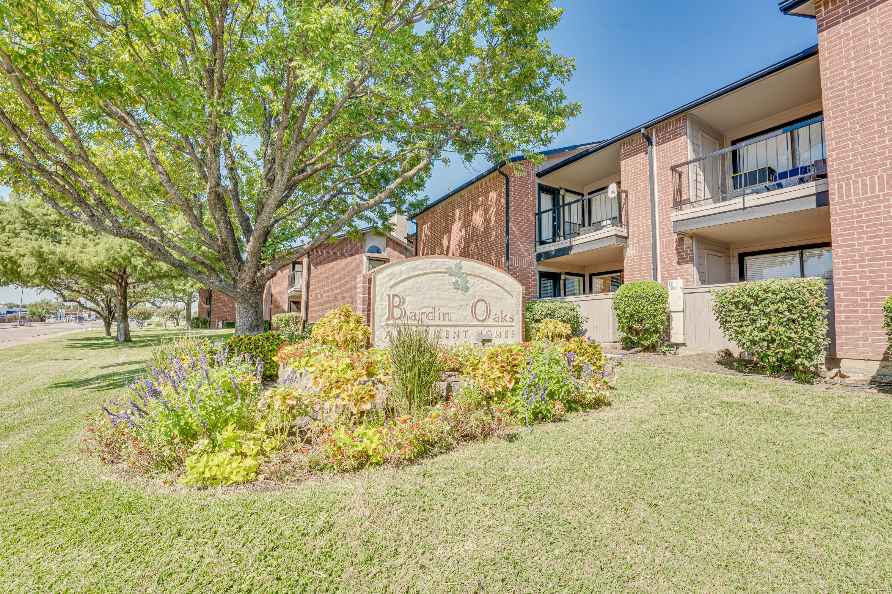 Property Signage at Bardin Oaks Apartments, Arlington, 76018